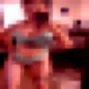 Anouk, 19 ans, cherche un rencontre adulte à Annœullin