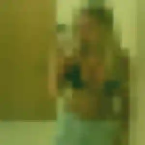 Contacte Corinne, 42 ans à Cébazat en privé