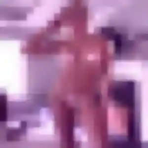 Belle Nadia, 27 ans à Châteaulin - voir sa photo