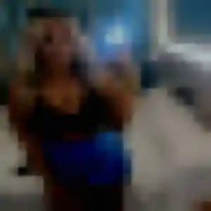 Découvre Rachida, 20 ans à Cranves-Sales gratuitement
