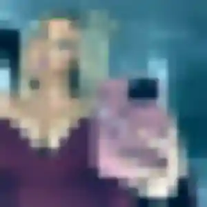 Aurore, 30 ans, connectée à La Garde pour un rencontre adulte