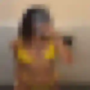Belle Rebecca, 27 ans à La Ville-du-Bois - voir sa photo